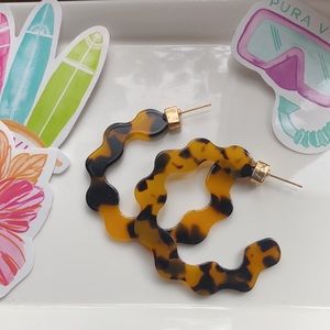 Tortoise Shell Wavy Hoop Earrings